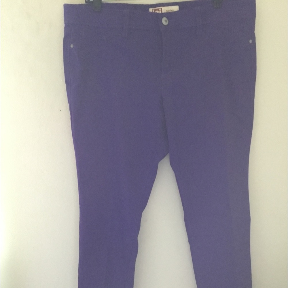 💜 Purple skinny jeans.💜